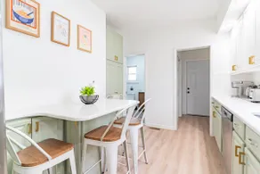 Generous Apartment with 3 Bedrooms! - Image 5