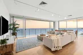 Mel's Place - Stunning 3 Bed Getaway + Ocean Views - Image 2