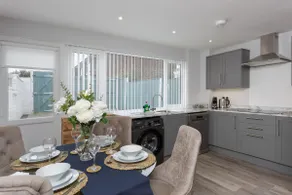 2BR Spacious & Cosy Retreat nr Port Solent Marina - Image 3
