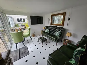 Braveheart Haven: 4BD Retreat with Hot Tub - Image 4