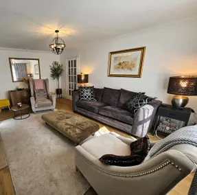 Braveheart Haven: 4BD Retreat with Hot Tub - Image 2