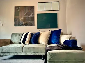 Sapphire Quarters, 3BR, En Suite, Private Parking - Image 3