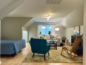 Serene Lakeside Studio Retreat – Luna Pier - Image 2