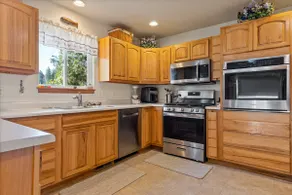 Pet Friendly Home with Fishing Access and Fire Pit - Image 3