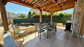 Beachfront villa with pool - Image 3