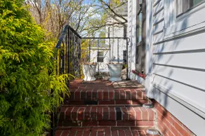 Coastal Retreat: steps to beach and town - Image 3