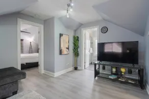 Charming 1BR + Sofa Bed Lombard Apt with Parking - Image 4