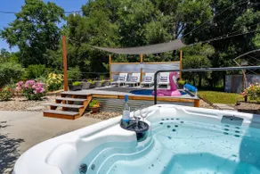 Luxury Retreat, Hot Tub, Plunge Pool, King bds, EV - Image 3