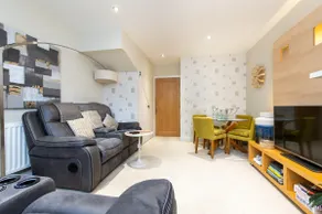 4 Bed Executive townhouse w/ car park - Image 4
