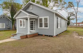 Brother’s Bungalow Downtown - Image 2