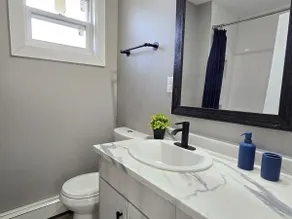 Spacious 2BR King Suite| Pet Friendly|Free Parking - Image 3