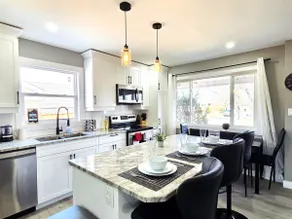 Cozy 5BR Haven w/ Free Parking & Full Kitchen - Image 5