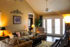Mountainview Manor - Image 2