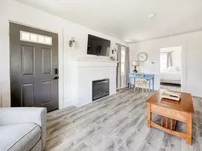 Hillside City Suite - Image 2