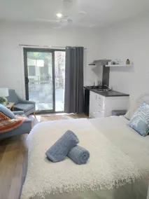 Studio Garden Cabin - Image 2