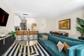 Spacious 3 bedroom Apt near Downtown - Image 2