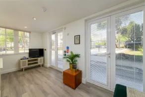 001 Holm House | Elegant Garden Flat with Lounge - Image 5