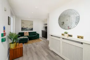001 Holm House | Elegant Garden Flat with Lounge - Image 3