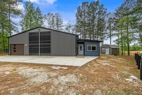 Unique Retreats at Hartwell - Image 2