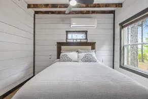 Unique Retreats at Hartwell - Image 4