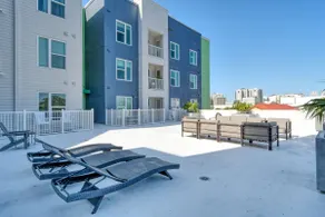 Trendy 1-BR in Downtown - Image 4