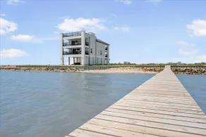 Oasis on the Bay - Image 4