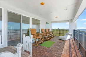 Oasis on the Bay - Image 5