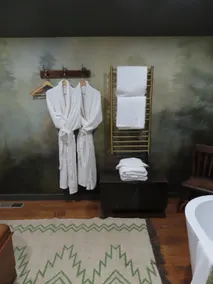Luxury Couples Retreat Hiawassee Hideaway - Image 4