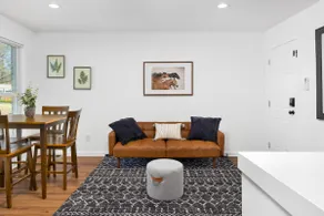 New Comfy Studio Near Shops & Eats 6 - Image 4