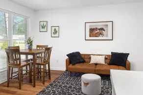 New Comfy Studio Near Shops & Eats 6 - Image 3