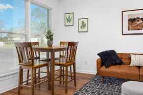 New Comfy Studio Near Shops & Eats 6 - Image 5