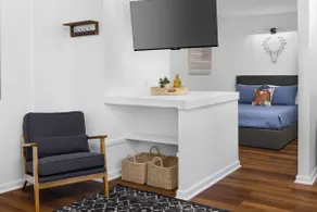 New Comfy Studio Near Shops & Eats 6 - Image 2