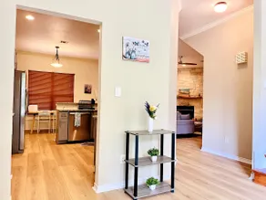 Peaceful Retreat w/ Private yard - Image 5