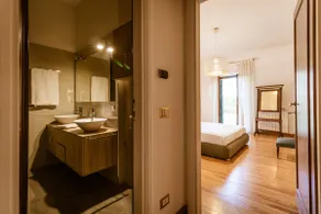 9-room villa + 10.000m² private park - Image 4
