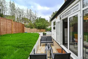 Stunning Victorian Home, Garden with Free Parking - Image 4