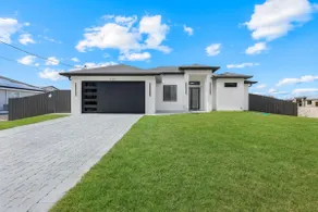 Modern Luxury in Lehigh Acres - Image 5