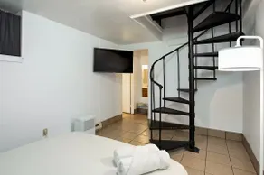 Spacious apartment 10 min walk to CMU - Image 2