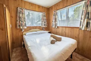 Dog Friendly Cabin, Sleeps 5 + 2 Dogs - Image 3