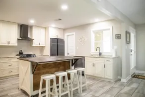 3BR/2.5BA near Beach & Downtown! Shorebound - Image 4