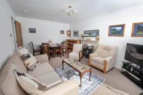 Beautiful attractive house free parking near Airport - Image 5