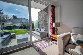 Beautiful attractive house free parking near Airport - Image 4