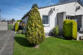 Beautiful attractive house free parking near Airport - Image 2