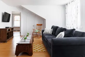 Luminous Downtown Appartment + Free parking +Wi Fi - Image 1
