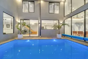Luxe designer house + Pool Cinema & Gym - Image 4