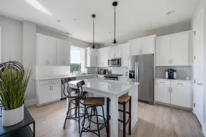Luxury Downtown Loft - Balcony and Rooftop Bar! - Image 3