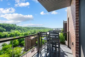 Luxury Downtown Loft - Balcony and Rooftop Bar! - Image 4