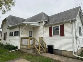 Cozy White Bungalow - Image 2