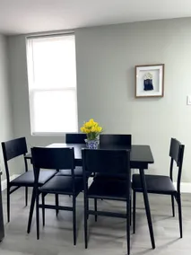 4 MIN DT NFL FRee Parking!/Prime Location!/Skyline - Image 4