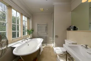 Elegant Seaview Room with Soaking Bath - Image 4