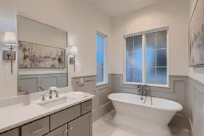 Stunning home - walk to square & heated pool - Image 4